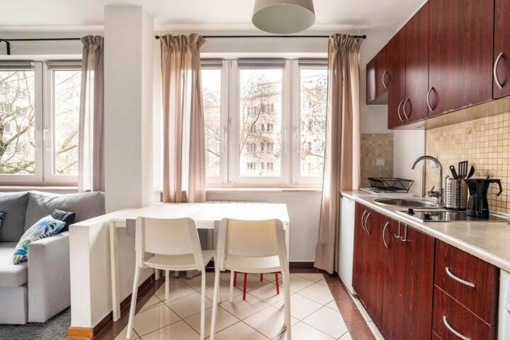 Przytulny I Cichy Apartament Blisko Centrum 바르샤바 외부 사진
